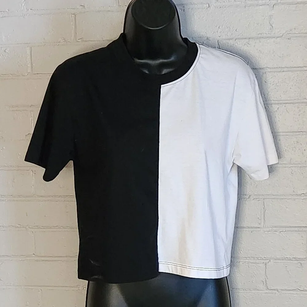 .Black & White Split Crop T-Shirt from HOT TOPIC - Picture 4 of 8